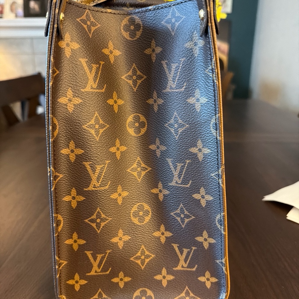 Louis Vuitton OnTheGo MM Reverse Monogram Giant Tote Bag Red Interior - Picture 3 of 8